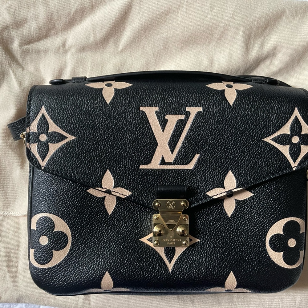 Louis Vuitton brand new metis pochette special!!!